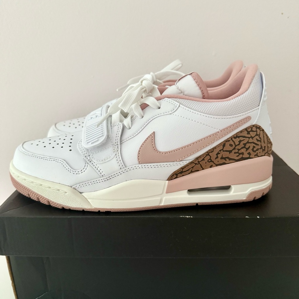NEW Women's Nike Air Jordan Legacy 312 Low Pink and White Sneakers Size 9